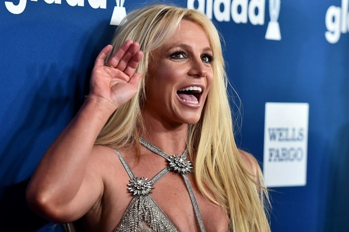 Britney Spears' Blue Hair Dye - wide 1
