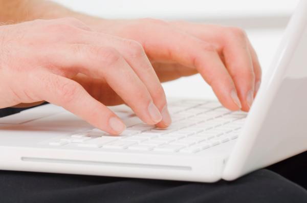 Comment répondre à une offre d'emploi par mail ? (Celebrity Exclusive)