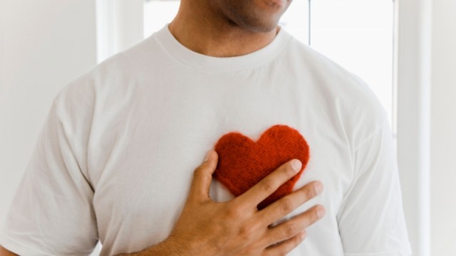 Comment savoir si elle cache ses sentiments ? (Celebrity Exclusive)