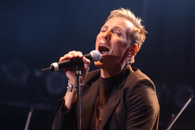 Est-ce que Plastic Bertrand est toujours vivant ? (Celebrity Exclusive)