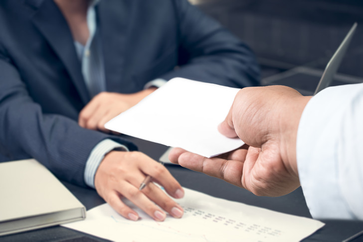 Est-ce qu'une lettre de démission doit être manuscrite ? (Celebrity Exclusive)