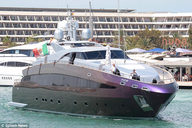 How much did the Naomi yacht cost? (Celebrity Exclusive)