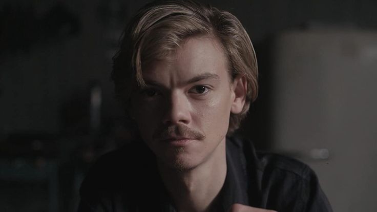 Is Thomas Sangster single 2020? (Celebrity Exclusive)
