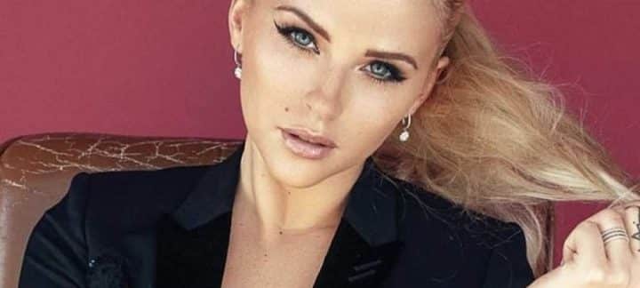 Où vit Kelly Vedovelli ? (Celebrity Exclusive)