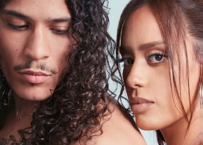 Pourquoi Amel Bent chante 1 2 3 toute seule ? (Celebrity Exclusive)