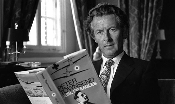 Pourquoi Margaret n'a pas épousé Peter Townsend ? (Celebrity Exclusive)