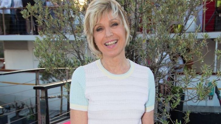 Quel est le salaire d'Evelyne Dhéliat ? (Celebrity Exclusive)