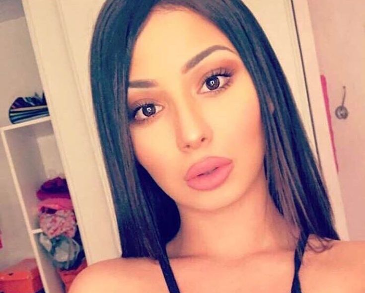 Quel est le salaire de Maeva Ghennam ? (Celebrity Exclusive)