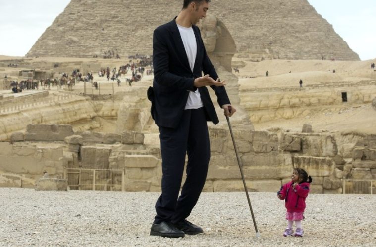 Quelle est la taille de la personne la plus petite du monde ? (Celebrity Exclusive)