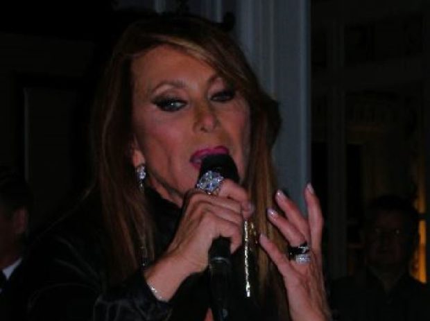 Qui chante avec Julie Pietri ? (Celebrity Exclusive)