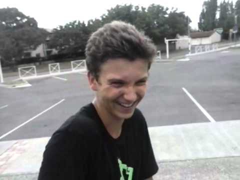 Qui est l'homme le plus mince du monde ? (Celebrity Exclusive)