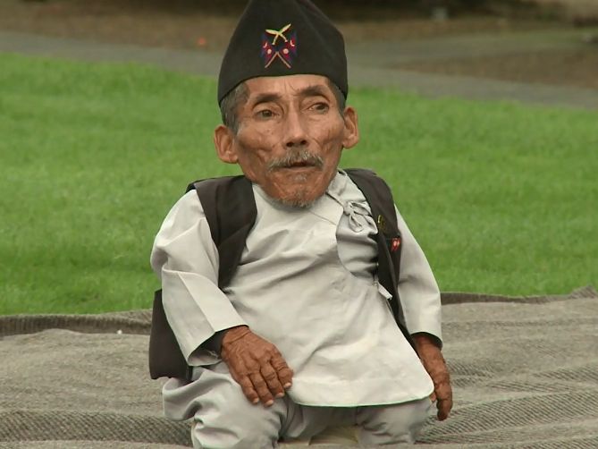 Qui est l'homme le plus petit du monde ? (Celebrity Exclusive)