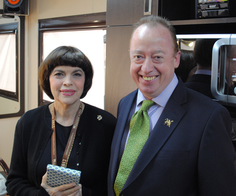 Comment S'appelle Le Compagnon De Mireille Mathieu