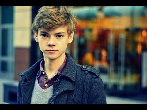What city does Thomas Brodie-Sangster live in? (Celebrity Exclusive)