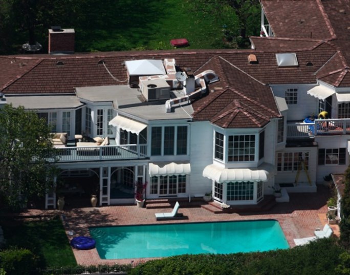 Where is Adam Sandler's house? (Celebrity Exclusive)