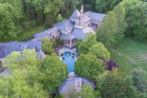 Which country has the largest houses? (Celebrity Exclusive)