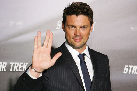 Are Karl and Keith Urban related?