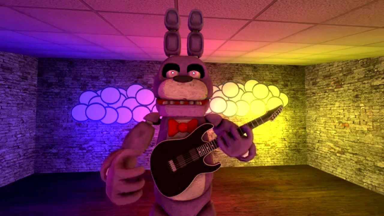 Does Bonnie play bass?