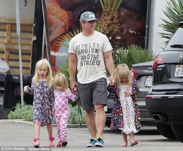 Does Chris Hemsworth have three daughters?