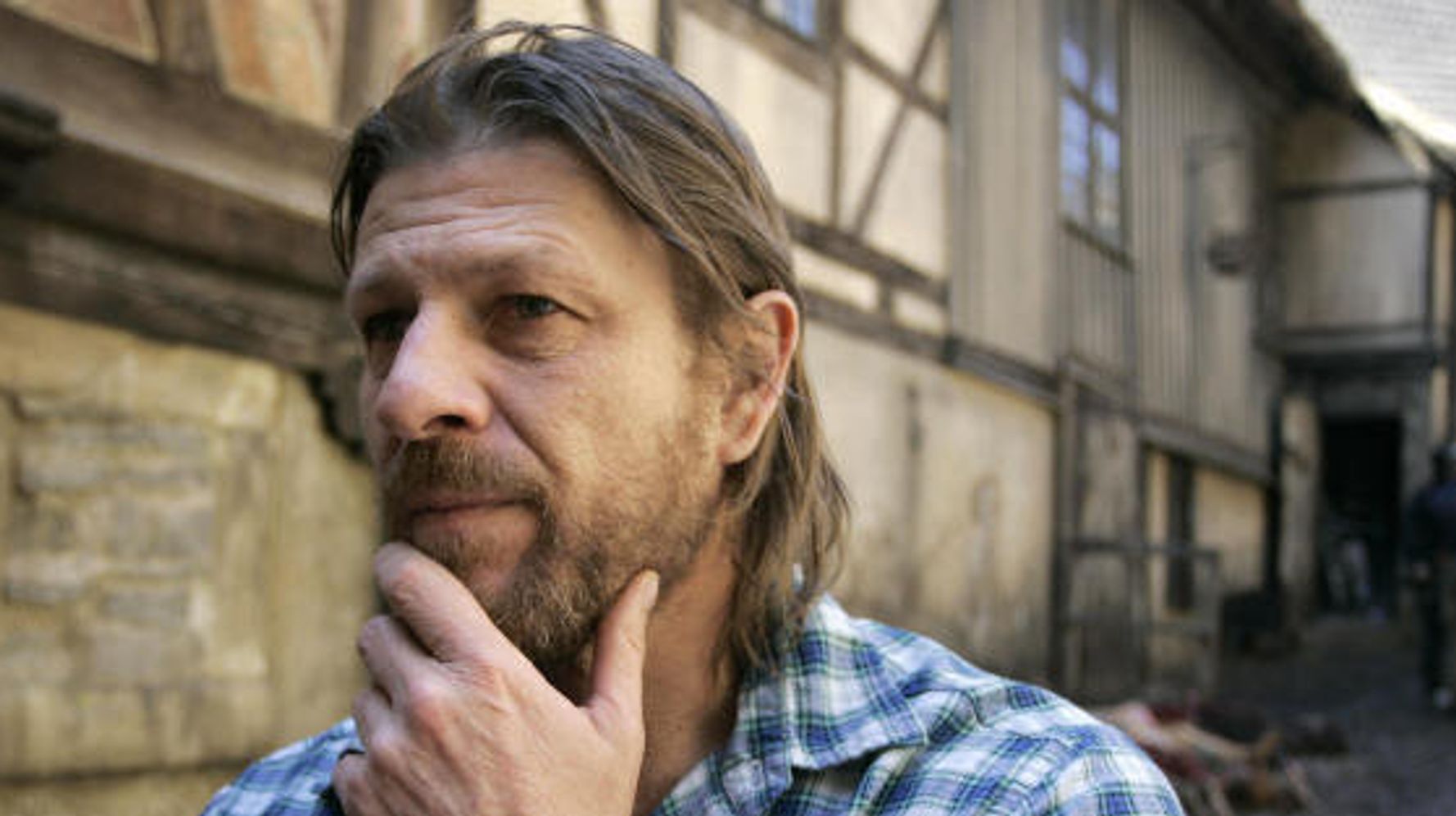 Does Sean Bean ever live?