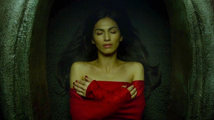 How is Elektra alive in defenders?