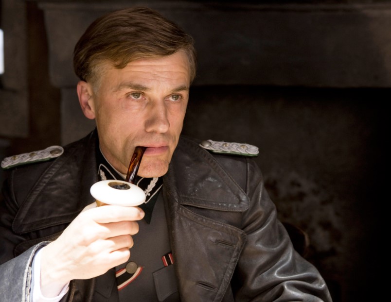 How many languages does Christoph Waltz speak?