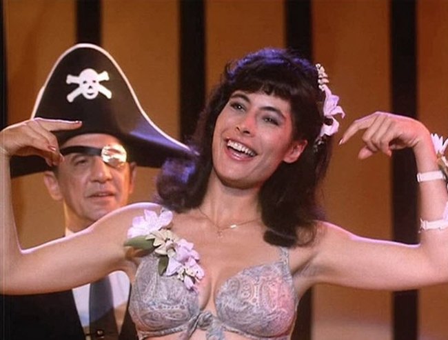 How old is Baby's sister in Dirty Dancing?