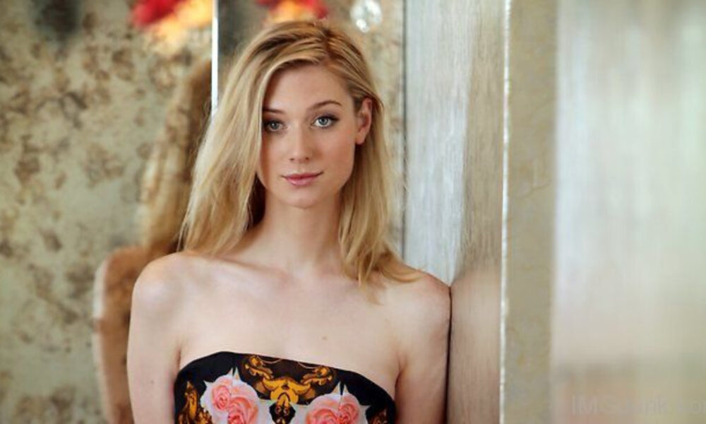 How tall is the actress in Tenet?