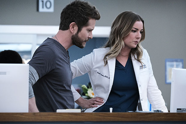 Is Nic pregnant on The Resident in real life?