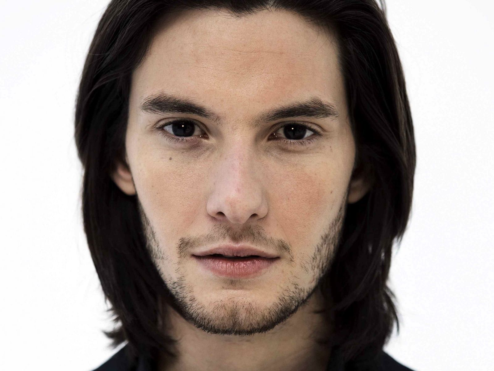 What color are Ben Barnes eyes?