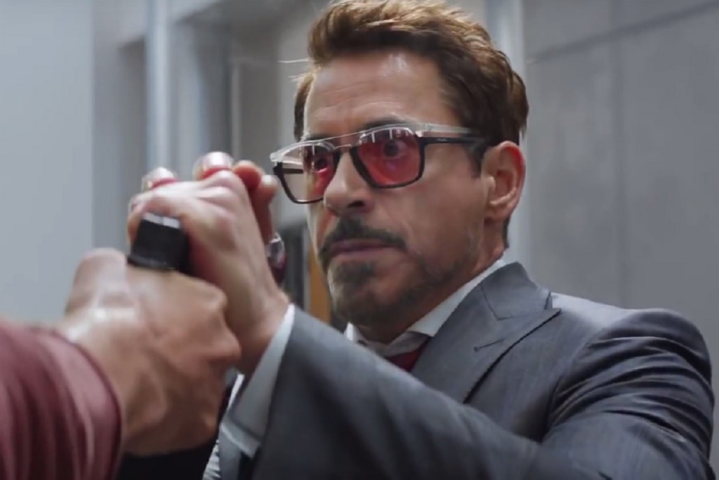 What glasses does Rdj wear?