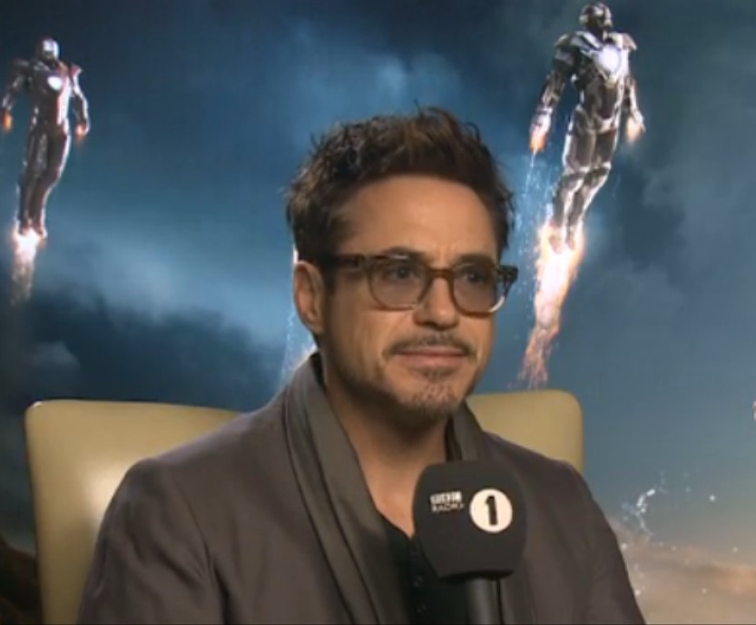 What glasses does Tony Stark wear?
