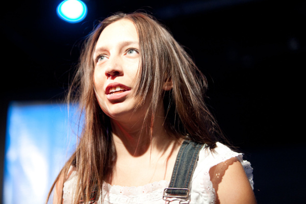 What happens to the horse that Faustus sells to the horse-courser?