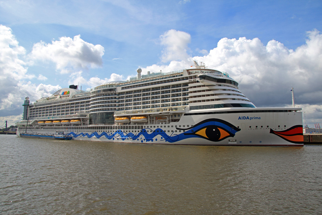 What is Aida doing with May?