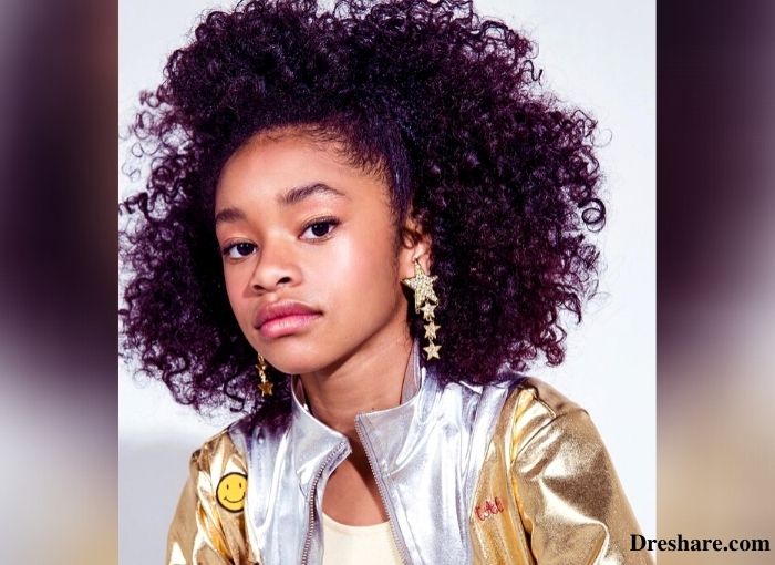 What is Akira Akbar famous for?