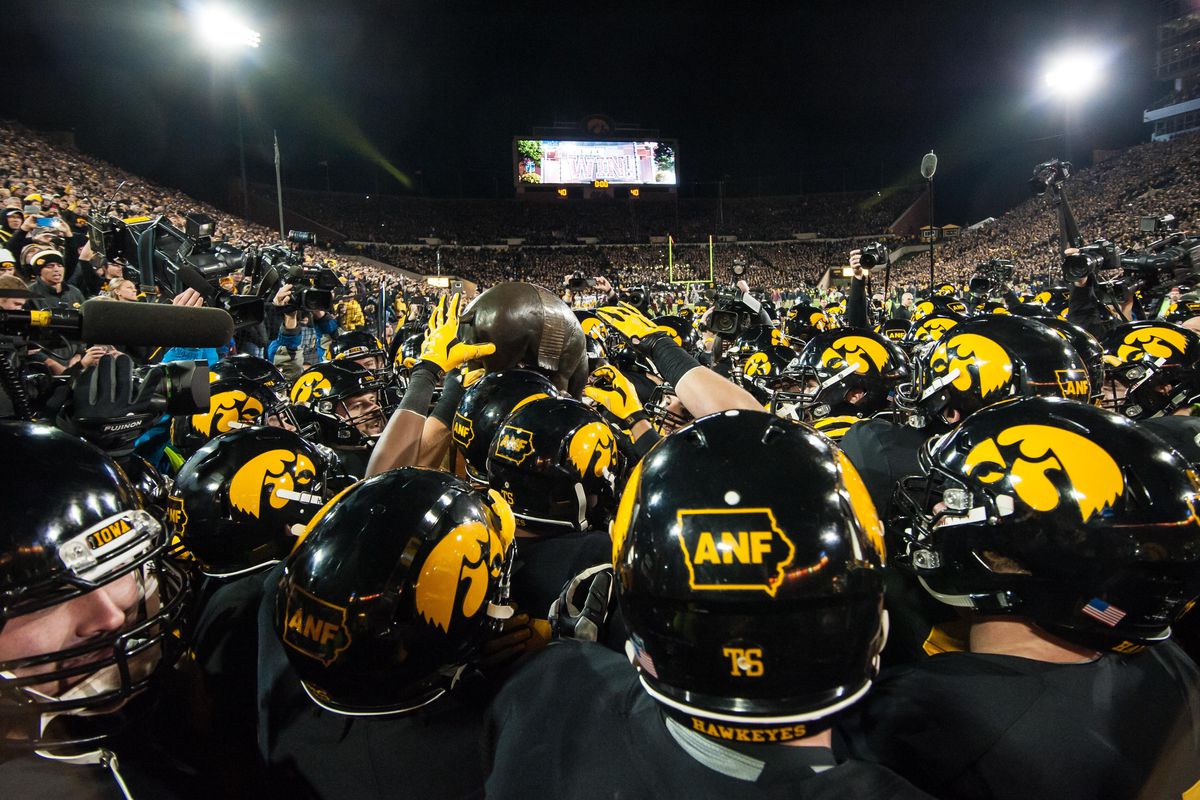 Who are Hawkeyes kids?