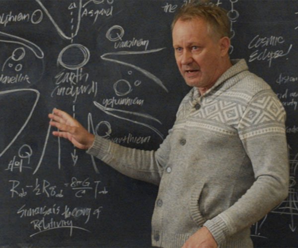 Who does Selvig email in Thor?