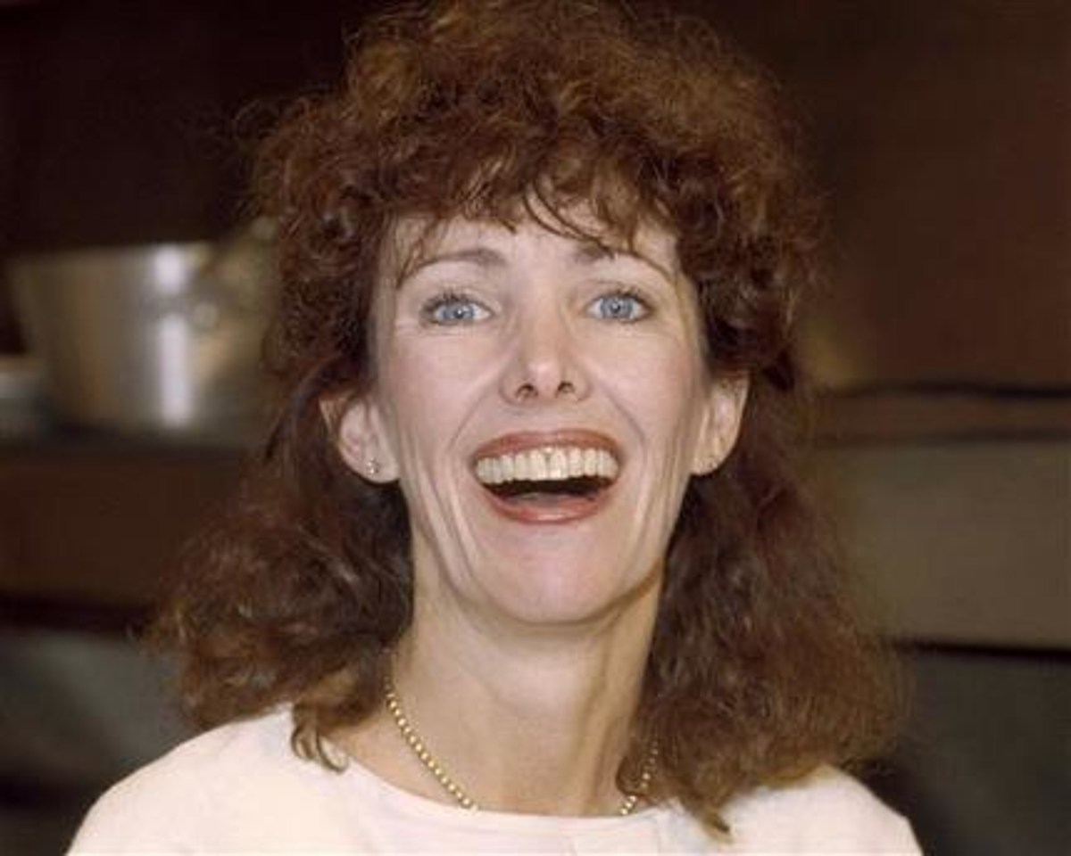 Who is the black actress on Vera?