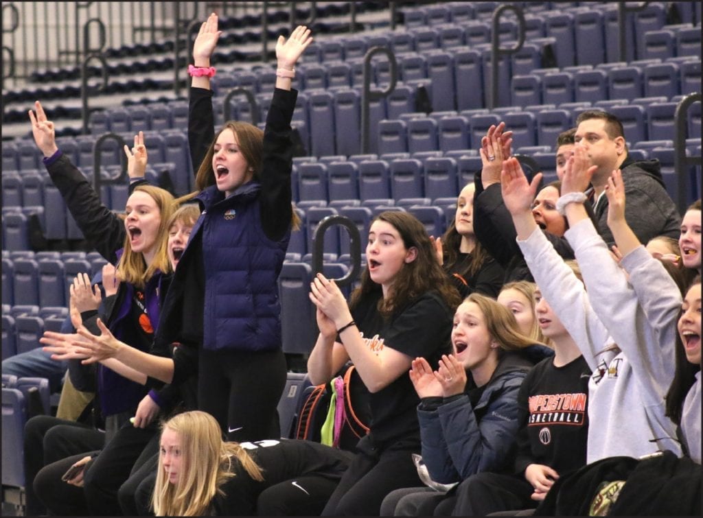 Who plays Hawkeye's oldest son?