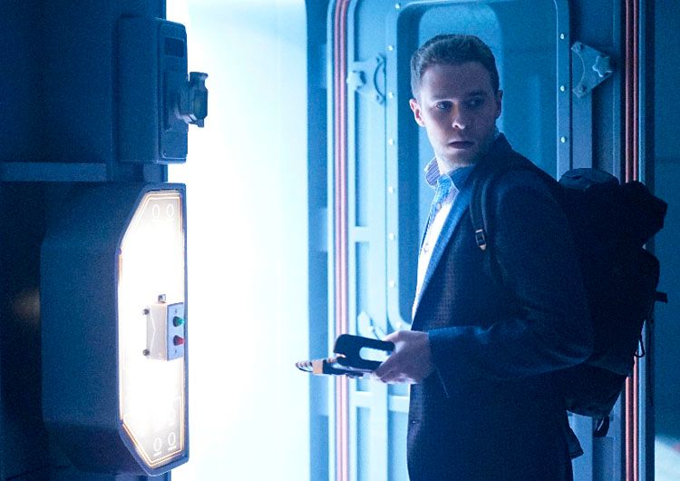 Why did Iain De Caestecker leave shield?