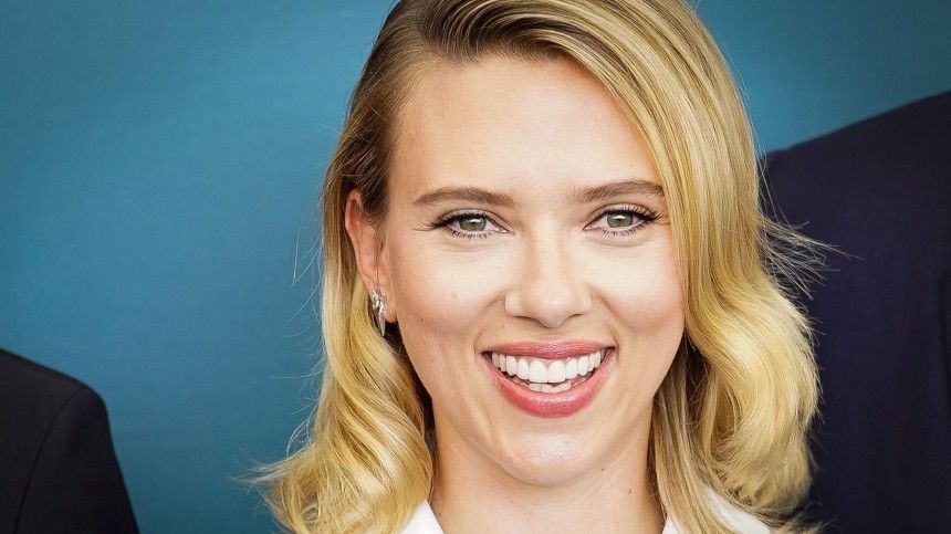 Почему Скарлетт подала в суд?